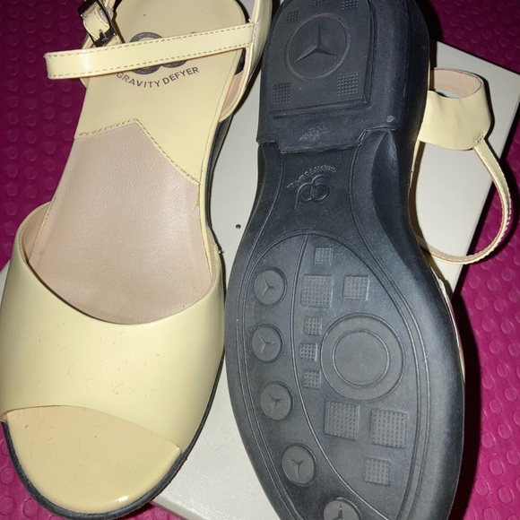 Shoes - Picture 3 of 4